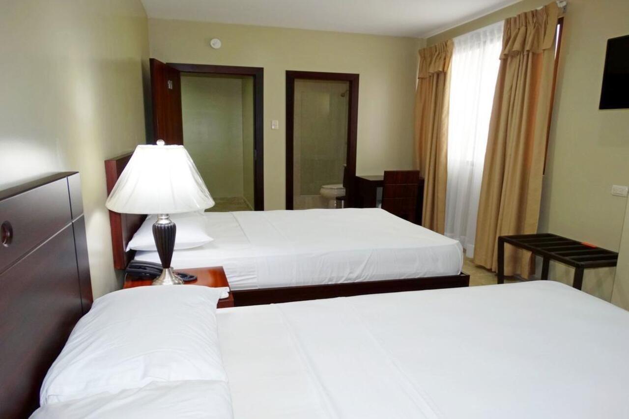 Hotel Marvento Suites Салинас Екстериор снимка